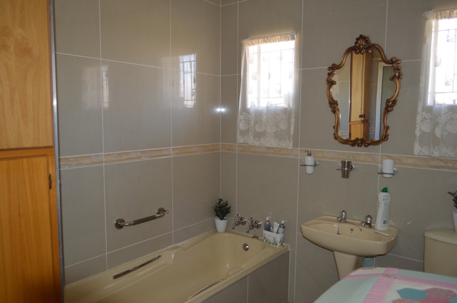 2 Bedroom Property for Sale in Oudorp North West